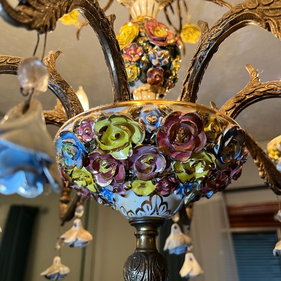 Capodimomte 8 light Rose Chandelier - Picture 1 of 6